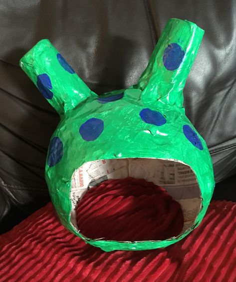 Paper Mache Space Helmet, Alien Helmet, Space Theme Party, Alien Costume, Space Projects, Space Theme, Acrylic Paints, Paper Mache, Theme Party