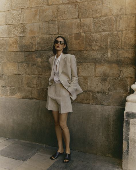 Linen Blazer Outfit, Types Of Blazers, Bridesmaid Suits, Linen Suits Women, Style A Blazer, Linen Shirt Outfit, Androgynous Women, House Of Dagmar, Formal Shorts