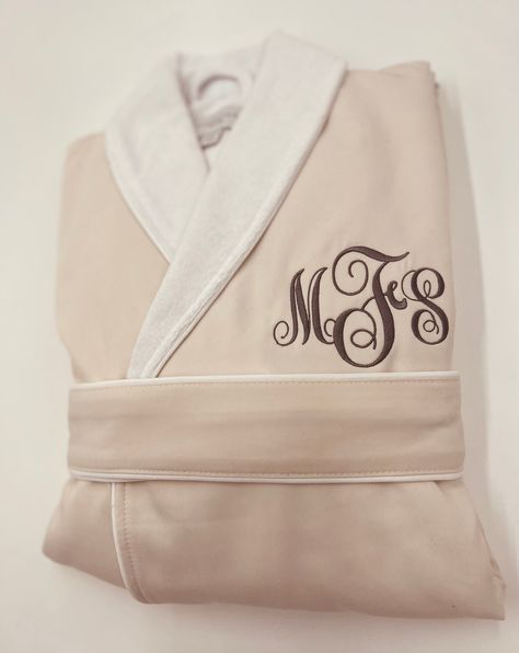 20% off Sitewide w/Free Shipping! Personalized SPA Robe https://etsy.me/3XA1D9p #sparobe #spabathrobe #cottonrobe #softrobe #weddingrobe #personalizedrobe #monogrammedrobe #personalizedgifts #couplesgift #womensgift #etsy #valentinesday #luxury #silkrobe #handmadegift Embroidered Robe, Embroidered Robes, Personalized Robe, Soft Robes, Wedding Robe, Personalized Embroidery, Hot Tub Outdoor, Luxury Spa, Original Bags