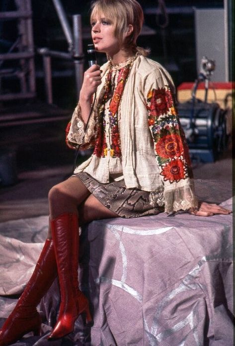 Marianne Faithfull Rock N Roll Circus, 1960s Rock Fashion, 70s Outfits Rock And Roll, Groupie Fashion, 60s Rock Fashion, 1970s Rock Fashion, 70s Rock Aesthetic, Rock And Roll Circus, 60’s Fashion