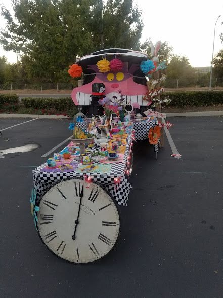 Alice In Wonderland Golf Cart, Mad Hatter Trunk Or Treat, Alice In Wonderland Trunk Or Treat, Halloween Car Decorations, Kendall Birthday, Trunker Treat Ideas, Halloween Alice In Wonderland, Wonderland Halloween, Halloween Costumes Scarecrow