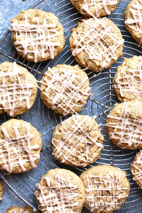 Brown Butter Chai Spice Oatmeal Cookies Autumn Cookie Recipes, Spice Oatmeal Cookies, Chai Spice Recipe, Spice Oatmeal, Chai Cookies, Cookies Oatmeal, Fall Cookie Recipes, Turbinado Sugar, Oatmeal Cookie