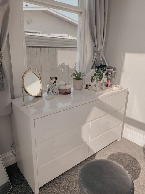 Room With White Dresser, White Dresser Aesthetic Bedroom, Drawer Decoration Ideas, Drawer Inspo Aesthetic, How To Organize Your Dresser Top Mirror, Aesthetic Drawer Decor, Clean Girl Dresser Decor, Cute Bedroom Dressers, Mirror Dresser Decor Ideas