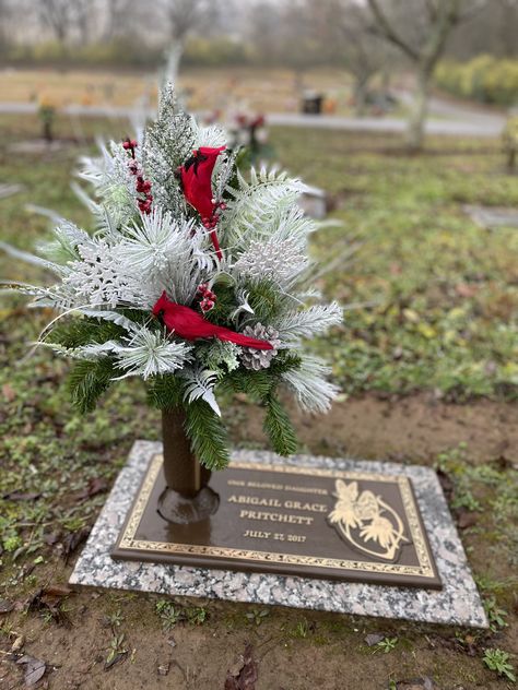 Christmas Decor For Gravesite, Fall Tombstone Arrangements, Cemetery Flowers Christmas, Flowers For Headstones Cemetery, Christmas Floral Arrangements For Cemetery, Winter Flowers For Cemetery, Graveside Flowers Diy, Cemetery Urn Arrangements, Cemetary Vase Arrangements Diy