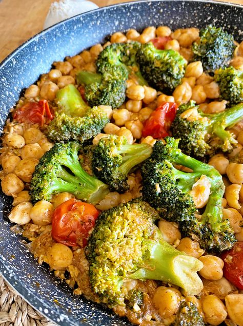 Chickpea and Broccoli Skillet | WHY YOU NEED THIS DISH Chickpea And Broccoli Recipes, Chickpea And Broccoli, Nature Recipes, Broccoli Skillet, Veggie Mains, Veggie Dinner, Pea Recipes, Chickpea Recipes, Tasty Foods