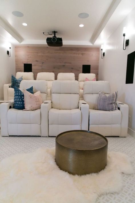 How to Create the Modern Media Room - BECKI OWENS Townhome Decorating, Modern Media Room, Media Room Seating, Home Theater Room Design, Theater Room Design, Media Room Design, Home Cinema Room, Recreational Room, Best Home Theater