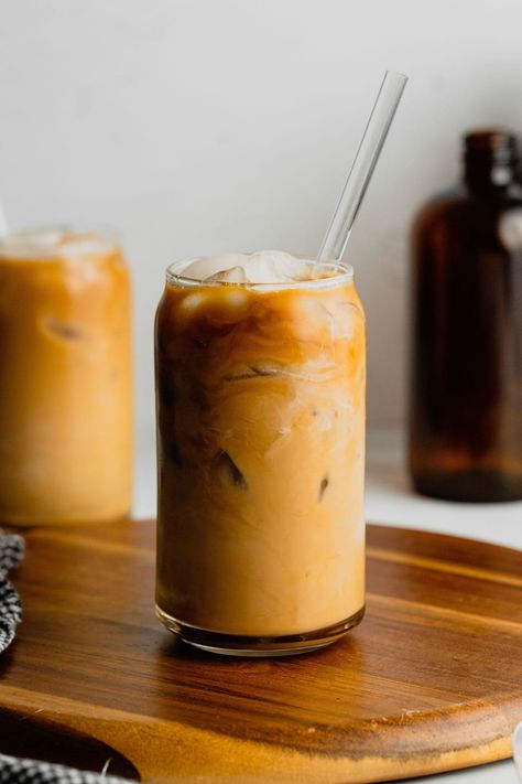 Coffee With Cream, Burger King Iced Vanilla Coffee Recipe, Vanilla Iced Coffee Recipe, Caramel Iced Coffee Recipe, Homemade Pumpkin Spice Coffee Creamer, Vanilla Drinks, Vanilla Iced Coffee, Ice Caramel Macchiato, Best Iced Coffee