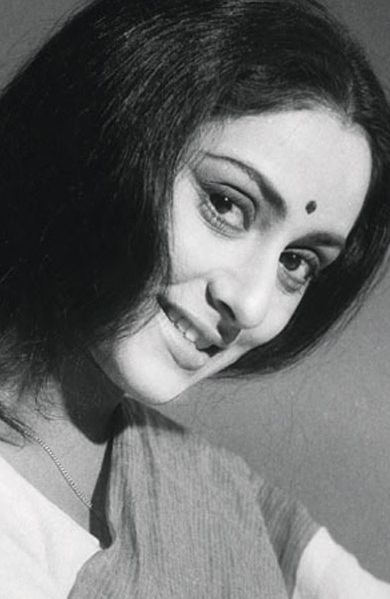 Bengali Saree Look, Jaya Bhaduri, Old Bollywood Actress, Rekha Actress, Vintage Bollywood Aesthetic, Bengali Saree, Old Film Stars, Actress Pictures, Beauty Rules