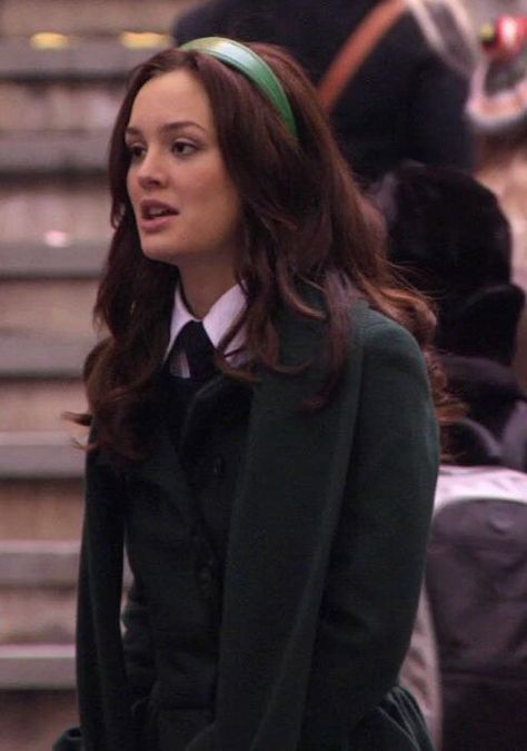 Blair Waldorf Episode 1, Blair Hairband, Blair Waldorf Season 1 Hair, Headband Blair Waldorf, Blair Waldorf Hairband, Green Headband Outfit, Blair Waldorf Season 1, Blair Waldorf Headband, Blair Waldorf Hair