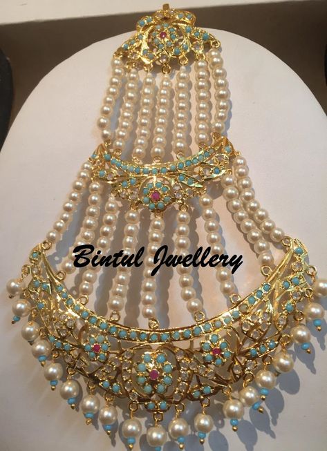 Jhumar Gold Design, Hyderabadi Jewelry Jadau, Jhumar Design, Flower Jewellery For Mehndi, Hyderabadi Jewelry, Wedding Jewellery Designs, Wedding Flower Jewelry, Pakistani Bridal Jewelry, Beautiful Bridal Jewelry