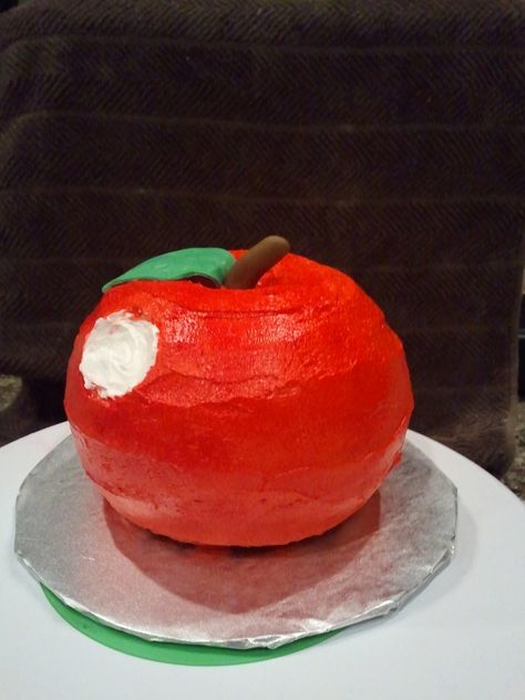 Smash Cake First Birthday, Apple Birthday, Snow White Cake, Snow White Apple, Cake Apple, Caterpillar Birthday, Caterpillar Party, Showers Ideas, Decorative Cookies