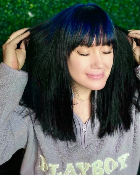 Black Hair With Blue Roots, Black Hair With Colored Roots, Blue Ghost Roots, Blue Roots Black Hair, Blue Shadow Root, Colored Roots With Black Hair, Ghost Roots Hair, Colored Hair Roots, Blue Roots