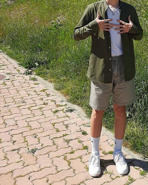 Male Outfit Ideas Summer, Picnic Outfit Ideas Men, Masc Beach Outfits, Gay Summer Outfits Women, Summer Gay Outfits, Simple Guy Outfits, Masc Summer Outfits For Women, Summer Masc Outfits, Gay Summer Outfits