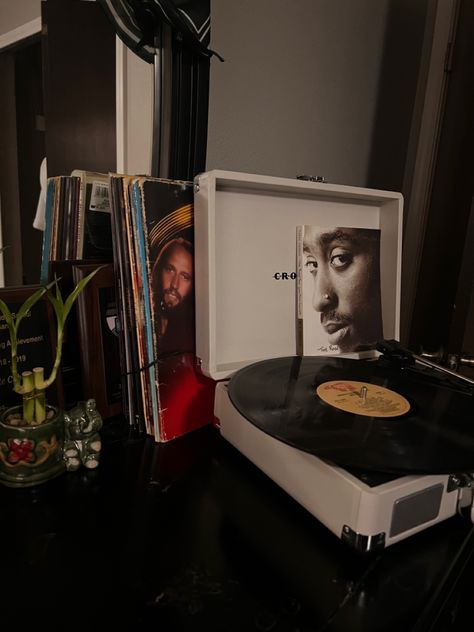 Tupac Room Decor, Tupac Poster In Room, Tupac Room Ideas, 2 Pac Aesthetic, Tupac Vinyl, Early 2000s Room, Vinyl Record Aesthetic, Vinyl Records Aesthetic, Records Aesthetic