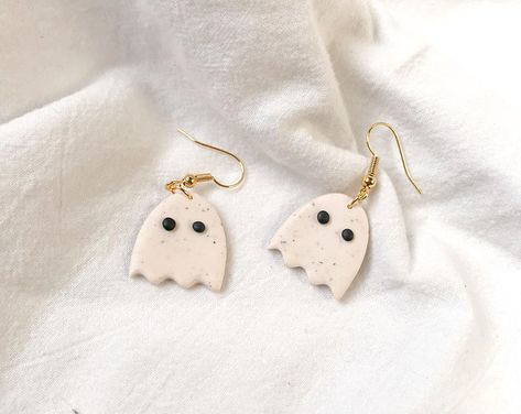 Cute Clay Earrings Aesthetic, Diy Earrings Clay, Fimo Earrings Ideas, How To Make Clay Earrings, Aesthetic Clay Earrings, Polymer Clay Earrings Aesthetic, Diy Earrings Aesthetic, Clay Earrings Aesthetic, Clay Earrings Ideas