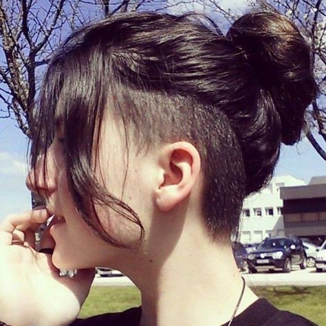 Hair Design Ideas, Undercut Hair, Women Undercut, Undercut Bob, Undercut Long Hair, Androgynous Hair, Short Hair Tomboy, Short Hair Undercut, Trendy Hairstyle