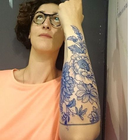 Delft Blue Tattoo, Blue Tattoos, Tattoo Under Chest, Black And Blue Tattoo, Rose Tattoo On Side, Dutch Tattoo, Blue Flower Tattoos, Blue Ink Tattoos, Under Chest Tattoo