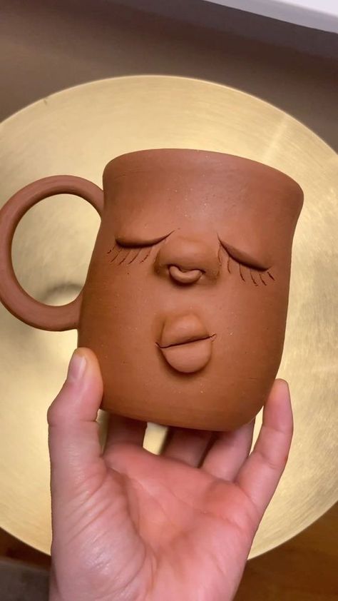 Terracotta Diy Ideas, Face Jugs Pottery Cute, Cup Clay Art, Mug Clay Designs, Poterry Clay Ideas, Pottery Clay Ideas, Clay Mugs Handmade, Clay Cup Ideas, Handmade Pottery Ideas