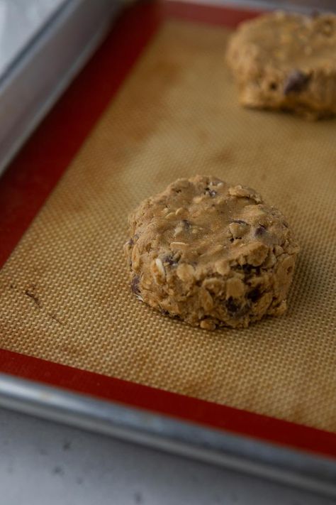 Oats Flour, Oatmeal Chocolate Chip Cookie, Oatmeal Chocolate Chip Cookie Recipe, Best Oatmeal Cookies, Milk Chocolate Chip Cookies, Chocolate Oatmeal Cookies, Toffee Cookies, Oatmeal Chocolate Chip, Chocolate Chip Cookie Recipe