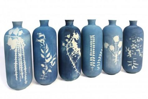 Blueware vases with floral silhouettes made with light by Studio Gilthero Sun Prints, Keramik Design, Calla Lilies, Keramik Vase, Ceramic Vases, Monoprint, Ceramic Clay, Delft, Ceramic Sculpture