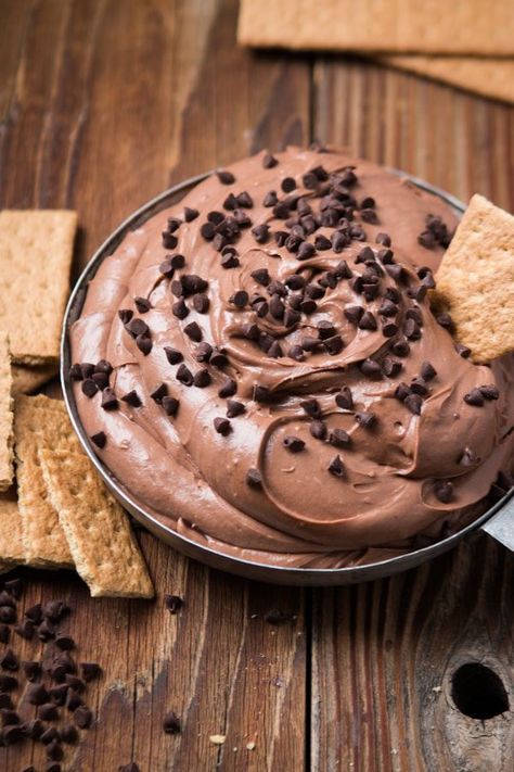 Brownie Batter Dip Recipe, Party Food Easy, Brownie Batter Dip, Easy Dessert Dips, Dessert Dip Recipes, Chocolate Dip, Smores Dessert, Coconut Dessert, Sweet Dips