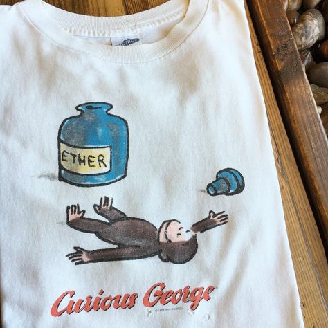 Curious George Shirt, How To Make Graphic Tees, Snoopy Tshirt, Shirt Outfit Ideas, Y2k Cartoon, Cartoon Clothes, Silly Shirt, Snoopy Shirt, Curious George