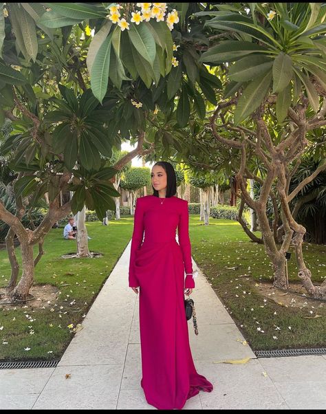 Hot Pink Dress Hijab, Arabian Night Party, Soiree Blouses, Night Party Outfits, Night Party Outfit, Hijab Formal, Hijab Prom Dress, Elegant Long Sleeve Wedding Dresses, Hijabi Dresses