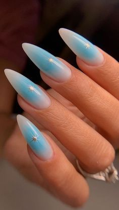 Light Blue Nails Summer, Aura Nails Blue, Aura Nail Designs, Blue Aura Nails, Blue Nail Design, Aura Azul, Aura Nail, Nails Aura, Nail Polish Stain