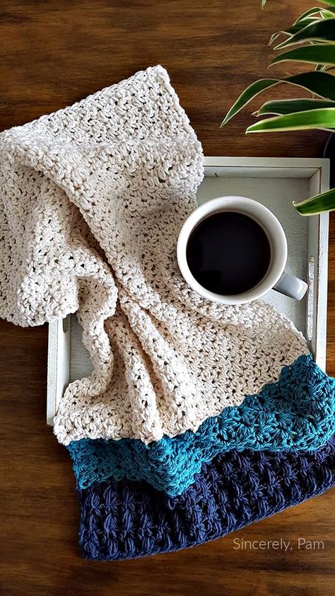 My Favorite Tea Towel | Free Pattern - Sincerely pam Crochet Hdc, Crochet Dish Towels, Crochet Kitchen Towels, Dishcloth Crochet Pattern, Crochet Towel, Crochet Dishcloth, Crochet Washcloth, Crochet Bee, Dishcloth Pattern