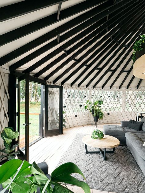 Yurt Life, Building A Yurt, Yurt Home, Yurt Living, Large Tent, Living On The Road, Modern Appliances, Lounge Design, Yurt