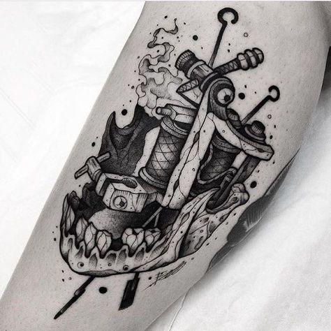 Coronas Tattoo, Tattoo Machine Drawing, Tattoo Machine Art, Tattoo Machine Design, Tattooing Machines, Castle Tattoo, Creepy Tattoos, B Tattoo, Tattoo Project