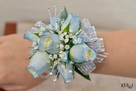 Corsage Wedding Diy, Prom Corsage Blue, Gold Corsage, Wristlet Corsage, Prom Flowers Corsage, Blue Corsage, Wrist Corsage Prom, Homecoming Corsage, Prom Corsage And Boutonniere