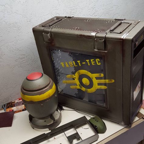 Custom painted PC to match the Fallout mini nuke Fallout Pc, Fallout Theme, Fallout Oc, Fallout Props, Video Game Ideas, Fallout Concept Art, Historical Recipes, Basement Garage, Jingle Jangle