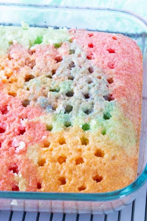 Jello Cake Recipes, Jello Poke Cake, Poke Cake Jello, Rainbow Cake Recipe, Homemade Cake Mixes, Rainbow Jello, Cool Whip Desserts, Rainbow Desserts, Cake Mix Ingredients