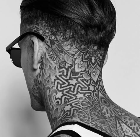 Mandala Tattoo Mann, Back Of Neck Tattoo Men, Full Neck Tattoos, Geometric Chest, Nape Tattoo, Best Neck Tattoos, Throat Tattoo, Back Of Neck Tattoo, Neck Tattoo For Guys