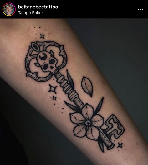 American Traditional Skeleton Key Tattoo, Gothic Key Tattoo, Keystone Tattoo, Key Tattoo Traditional, Traditional Tattoo Key, Old Key Tattoo, Keys Tattoo, Lock And Key Tattoo, Pinky Tattoo