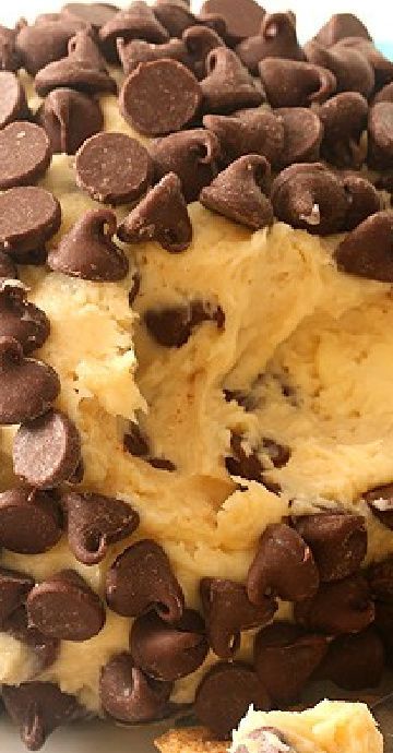 Cookie Dough Cheese Ball, Chocolate Cheese Ball, Chocolate Chip Cheese Ball, Dessert Cheese Ball, Chocolate Chip Cookie Dough Dip, Cookie Dough Desserts, Cheese Ball Recipes Easy, Cookie Dough Dip, Holiday Appetizers Easy