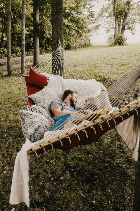 Fall Outdoor Couple Photography Hammock Cuddles Fall Hammock Pictures, Hammock Photoshoot Couple, Hammock Couple Pictures, Hammock Couple, Outdoor Couple Photography, Couples Home Decor, Fall Porch Decorations, Porches Ideas, Outdoor Couples Photography