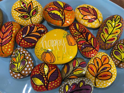 These fall leaves rocks are hand-painted and feature bright fall colors! Perfect to add to your fall decor collection or to offer on a Thanksgiving table!  These measure approximately 3in. x 3in and are pocket-sized. These are one-of-a-kind,hand-painted items, so the size and shape of rocks may vary. They are beautiful when paired with the "Happy Fall" decor rock featured here: https://www.etsy.com/listing/1784025754/happy-fall-painted-rock-fall-decor-rock?click_key=e653bcc9a85092179e0f4343b6847 Painting Rocks Ideas Easy Fall, Fall Painted Rocks Easy, Fall Painted Rocks Ideas, Painted Rocks For Fall, Fall Rock Painting Ideas, Thanksgiving Painted Rocks, Things To Paint On Rocks, Fall Painted Rocks, Fall Themed Rock Painting