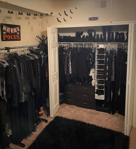 Alternative Wardrobe Ideas, Grunge Closet Organization, Goth Closet Organization, Gothic Organization, Dark Goth Bedroom, Alternative Room Decor, Goth Bedroom Aesthetic, Edgy Rooms, Sala Grunge