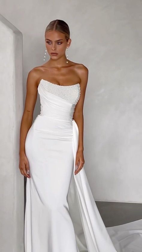 Elegant Wedding Gown, Snatched Waist, Minimal Wedding Dress, Strapless Wedding Gown, Pearl Wedding Dress, Wedding Gown Inspiration, Bridal Gallery, Classy Wedding Dress, Wedding Reception Dress