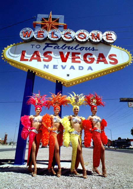 Welcome to Fabulous Las Vegas Vegas Glam, Las Vegas Show Girls, Vegas Showgirl, Old Vegas, Las Vegas Sign, Vegas Sign, Vegas Shows, Burlesque Show, Vegas Party