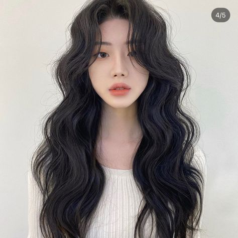 Asian Hair Perm, Curly Asian Hair, Korean Wavy Hair, Korean Makeup Trends, Korean Long Hair, Long Hair Perm, Hairstyles Korean, Hair Inspiration Long, Hair Color Streaks