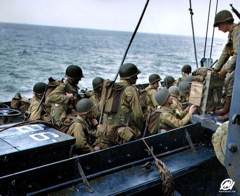 Troops huddled into landing craft during the Normandy assault. Today is the 73rd anniversary of D-Day, the largest seaborne invasion in history - pin by Paolo Marzioli D Day Photos, D Day Normandy, Operation Overlord, Royal Marine Commando, D Day Invasion, Canadian Soldiers, D Day Landings, Ww2 Photos, Landing Craft