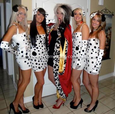 Coolest Cruella and Dalmatians Group Costume: All of our Cruella and Dalmatians Group Costume  was homemade. For the Dalmatians we bought white dresses from American apparel, bought black velvet fabric Group Costumes Ideas, 101 Dalmatians Costume, Dalmation Costume, Geek Outfit, Best Group Costumes, Dalmatian Costume, Girl Group Costume, Hallowen Ideas, 101 Dalmations