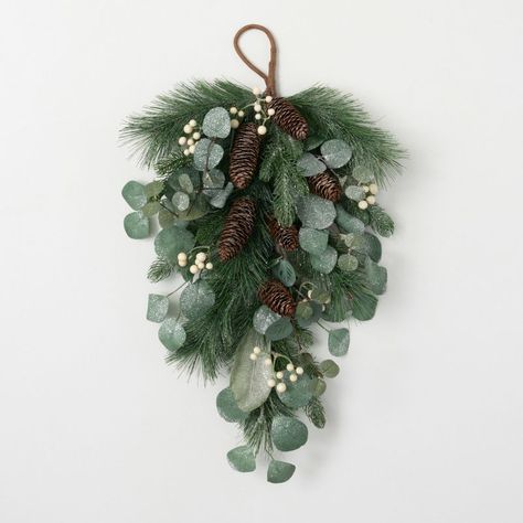 Christmas Greenery Decor, Outdoor Greenery, Storing Christmas Decorations, Christmas Stem, Christmas Wreaths & Garlands, Winter Wreaths, Winter Decorations Diy, Artificial Eucalyptus, Fun Christmas Decorations