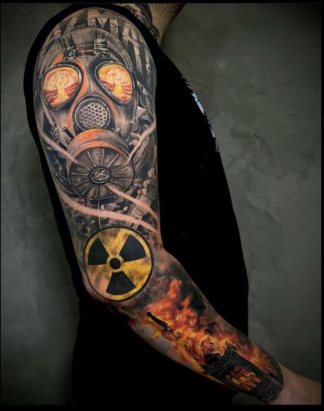 Hazmat Tattoo, Nuclear Tattoo Design, Post Apocalyptic Tattoo, Gas Mask Tattoo Design, Nuclear Tattoo, Biohazard Mask, Tattoo Sleeve Themes, Biohazard Tattoo, Apocalypse Tattoo