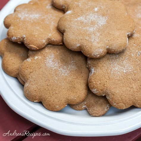 Joe Frogger Cookies Recipe, New England Recipes, England Recipes, American Dessert, New England Christmas, Amazing Cookie Recipes, Jar Cookies, England Christmas, Molasses Cookies Recipe