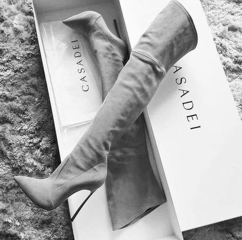 Thigh high boots. Tas Bahu, Fancy Shoes, Hype Shoes, Girly Shoes, Aesthetic Shoes, Fashion Heels, Fashion High Heels, Pretty Shoes, Dream Shoes