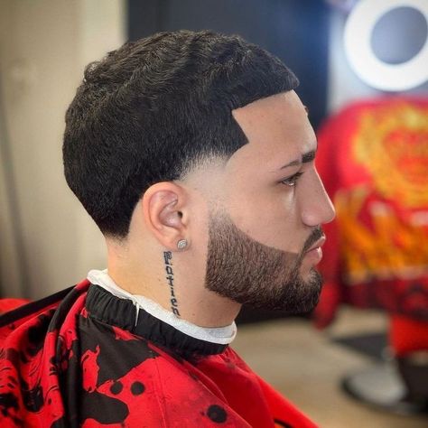 Blowout Taper Men Short Hair, Corte Blowout Hombre, Blowout Haircut Men, Taper Hairstyle, Taper Fade With Beard, Blowout Taper, Fade Haircut With Beard, Taper Fade Short Hair, Fade Haircut Designs